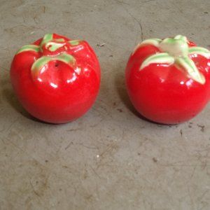 Pantry Parade small tomato salt pepper shakers